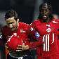 Yohan Cabaye comemora gol para o Lille, com Kouassi Gervais Yao