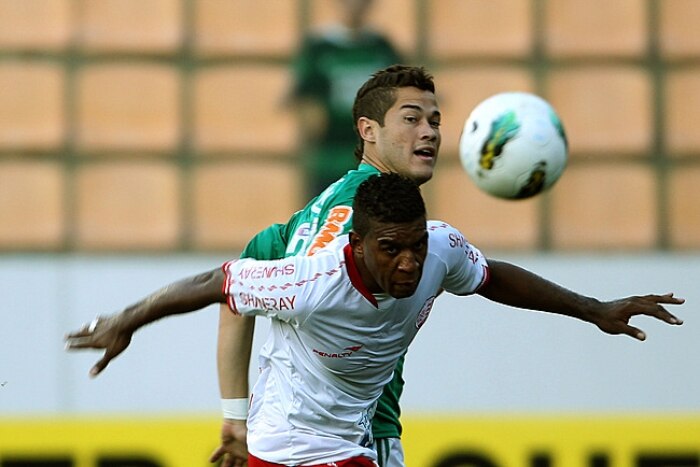 Obina brilha e Palmeiras bate Náutico em Barueri