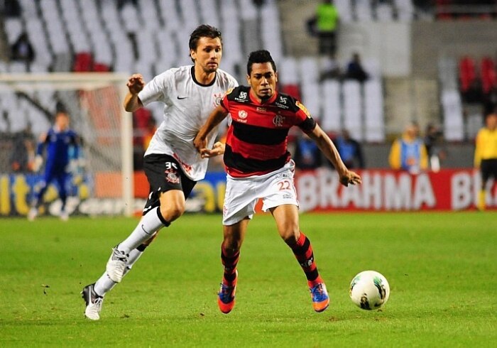 Corinthians esmaga Flamengo por 3 a 0