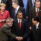 Lula cumprimenta o presidente chinês Hu Jintao observado por Obama Lula cumprimenta o presidente chinês Hu Jintao observado por Obama