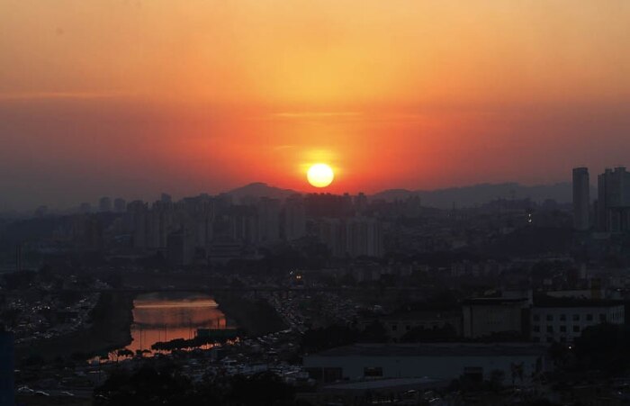 Sol predomina e temperatura máxima atinge 30ºC em SP 
