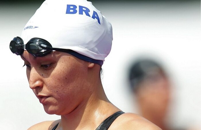 Húngara vence a maratona aquática; Poliana Okimoto passa mal e desiste