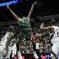 Brandon Jennings perde a bola durante vitória do Bucks sobre o Hawks por 91 a 87, pela NBA Brandon Jennings perde a bola durante vitória do Bucks sobre o Hawks por 91 a 87, pela NBA