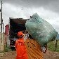 Água começa a invadir comunidade de Três Vendas, em Campos, Rio de Janeiro