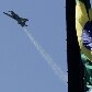 Caças quebram vidros do prédio do STF