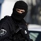 Seguranças escoltam a saída de Mladic da prisão de Belgrado, na Sérvia. 31/05/2011