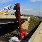 Guindaste retira caminhão que ficou pendurado em viaduto da Rodoanel, SP Guindaste retira caminhão que ficou pendurado em viaduto da Rodoanel, SP