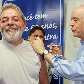 Lula e José Serra brincam no lançamento da campanha de vacinação contra gripe