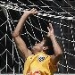 Neymar brinca no gol e titulares retornam no treino do Santos