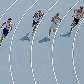 Os corredores avançam após a largada da segunda série eliminatória dos 200 m no Europeu de atletismo