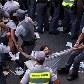 Decisão pelo fim da greve de professores acaba em pancadaria em SP
