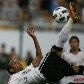 Liedson, atacante do Corinthians, tenta uma bicicleta, na vitória por 2 a 1 sobre o Avaí Liedson, atacante do Corinthians, tenta uma bicicleta, na vitória por 2 a 1 sobre o Avaí