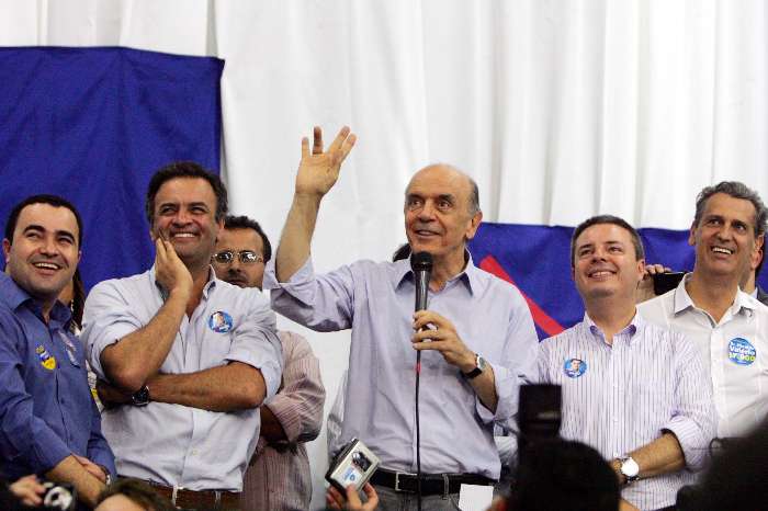 Serra faz campanha em Belo Horizonte com Aécio e Anastasia - 19.07.2010