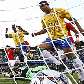 Felipe Melo e Juan correm para comemorar gol de Luís Fabiano para o Brasil