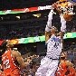 Howard enterra a bola na cesta na vitória por 88 a 82 do Orlando Magic sobre o Atlanta Hawks, na NBA Howard enterra a bola na cesta na vitória por 88 a 82 do Orlando Magic sobre o Atlanta Hawks, na NBA