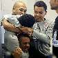 Souza e Dentinho enforcam Ronaldo, que enforca Cristian, em treino do Corinthians Souza e Dentinho enforcam Ronaldo, que enforca Cristian, em treino do Corinthians