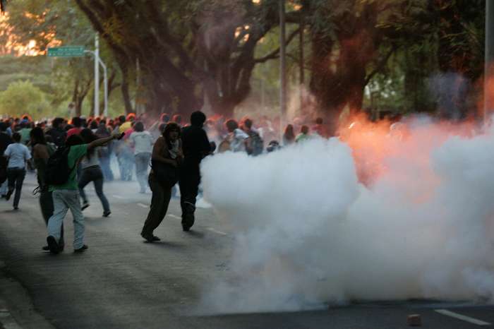 Além das bombas, PM também usou balas de borracha durante confronto no campus da USP