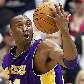 Kobe Bryant, do Los Angeles Lakers, segura a bola na vitória por 111 a 96 sobre o Utah Jazz