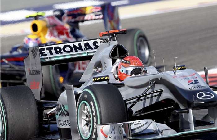 Em seu retorno, Michael Schumacher termina em sexto lugar com sua Mercedes
