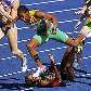 Caster Semenya pula Janeth Jepkosgei após queda nos 800 m do Mundial Caster Semenya pula Janeth Jepkosgei após queda nos 800 m do Mundial