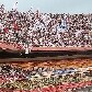 Os torcedores do São Paulo aguardam a apresentação do atacante Luís Fabiano, no Morumbi