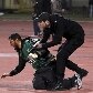 Torcida invade campo no Egito e ao menos 73 pessoas morrem Torcida invade campo no Egito e ao menos 73 pessoas morrem