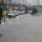 Cidades - Av. Abraão de Morais, na Saúde, fica alagada devido as chuvas em São Paulo - Foto: Paulo Pinto/AE