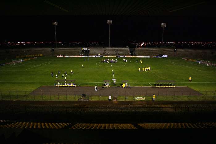 Apagão na rede elétrica adia a partida Brasiliense x São Caetano, pela Série B, no Estádio Serejão
