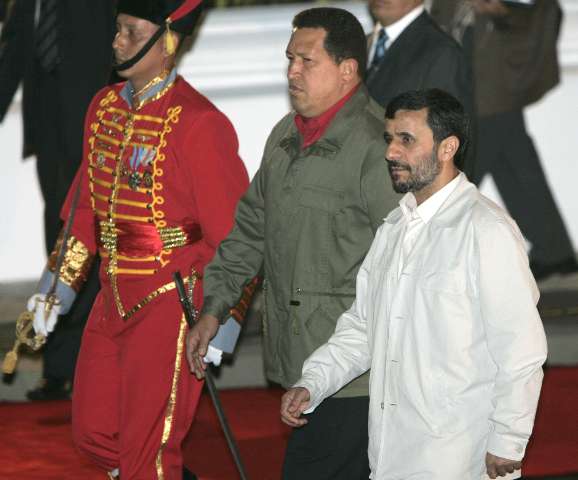 Chavez recebe Ahmadinejad