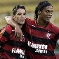 Thiago Neves e Ronaldinho Gaúcho comemoram um dos gols da vitória do Fla por 3 a 2 sobre o Olaria