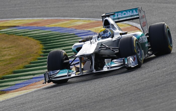 Nico Rosberg acelera o MGP W02, novo carro da Mercedes para a temporada 2011 da Fórmula 1