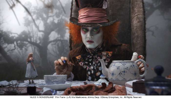 Imagens do filme Alice no País das Maravilhas, de Tim Burton