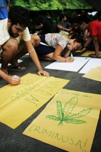 Confira imagens da marcha da maconha no Rio de Janeiro 