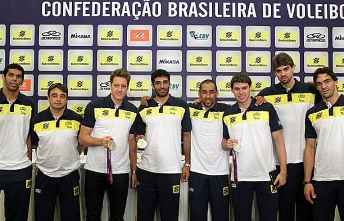 Seleção masculina de vôlei participa de coletiva de imprensa em São Paulo