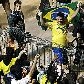 Ronaldo dá a volta olímpica no Estádio do Pacaembu com a bandeira do Brasil na despedida da seleção Ronaldo dá a volta olímpica no Estádio do Pacaembu com a bandeira do Brasil na despedida da seleção