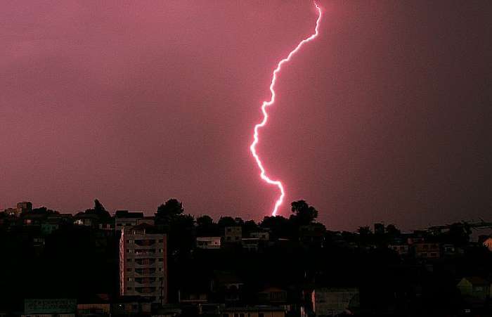 Raio anuncia temporal na região do Alto Tiete São Paulo. 04/02/2010