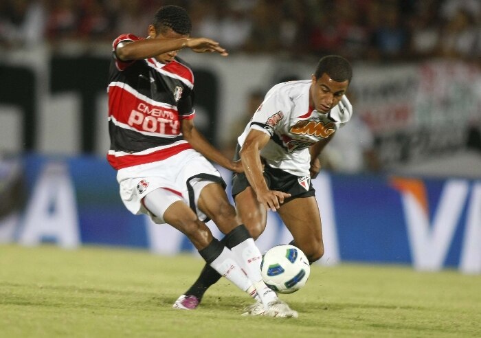 Santa Cruz surpreende o São Paulo