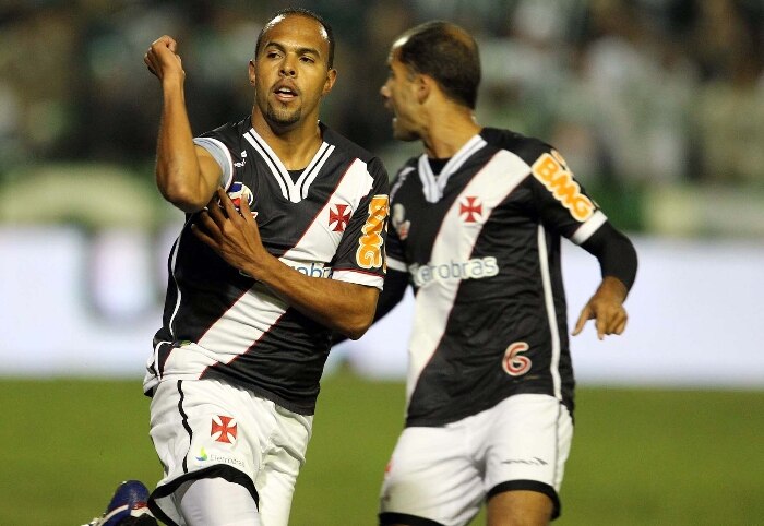 Vasco perde por 3 a 2 para o Coritiba, mas conquista sua primeira Copa do Brasil