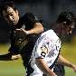 Danilo sofre com a marcação da Ponte em Campinas. Corinthians perdeu por 2 a 1 pela sexta rodada