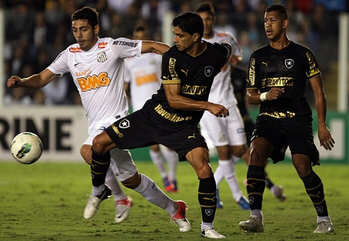 Na estreia de Miralles na Vila, Santos empata com Botafogo