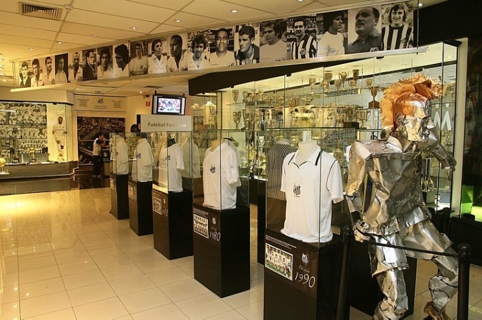 Conheça o memorial dos 100 anos de conquistas do Santos