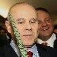 Ministro da Fazenda, Guido Mantega, é benzido com espada-de-são-jorge por pai de santo no DF Ministro da Fazenda, Guido Mantega, é benzido com espada-de-são-jorge por pai de santo no DF