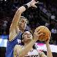Varejão tenta passar por Miller em Wizards 109 x 104 Cavaliers Varejão tenta passar por Miller em Wizards 109 x 104 Cavaliers