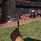 Com o soar do sino, atletas disputam 800 m