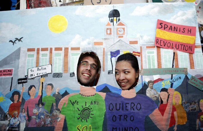 Espanhóis continuam protestos contra a crise econômica em praça de Madri