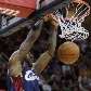 LeBron James enterra a bola na cesta na vitória do Cavaliers sobre o NJ Nets (99 a 89), pela NBA