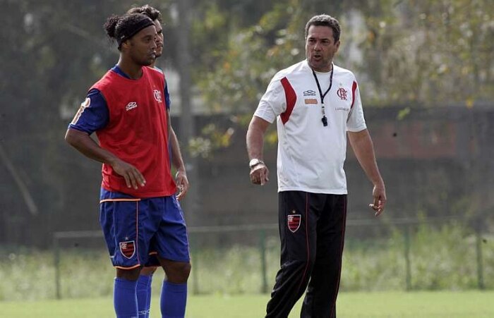 Atacante entra na Justiça para se desligar do clube após um ano e cinco meses
