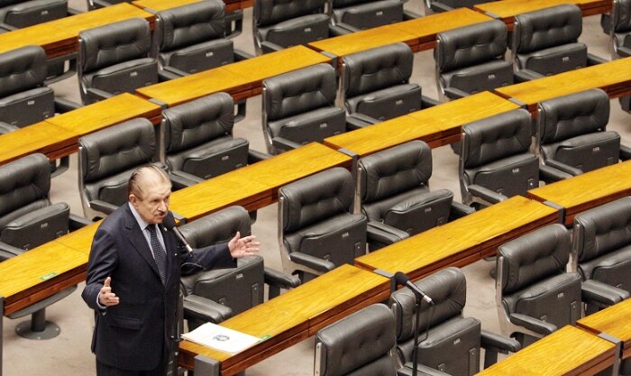 Com isso, plenários da Câmara e do Senado ficaram praticamente vazios nesta quinta-feira