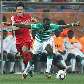 Eboue, da Costa do Marfim, protege a bola no jogo contra a Corea do Norte Eboue, da Costa do Marfim, protege a bola no jogo contra a Corea do Norte
