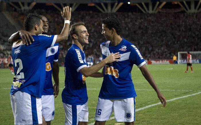Cruzeiro vence o Estudiantes por 3 a 0 e garante melhor campanha na fase de grupos da Libertado